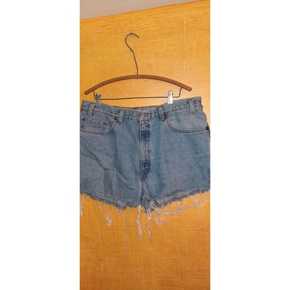 - LEVI'S JEANS CUT OFF PLUS SIZE SHORTS - Picture 1 of 8